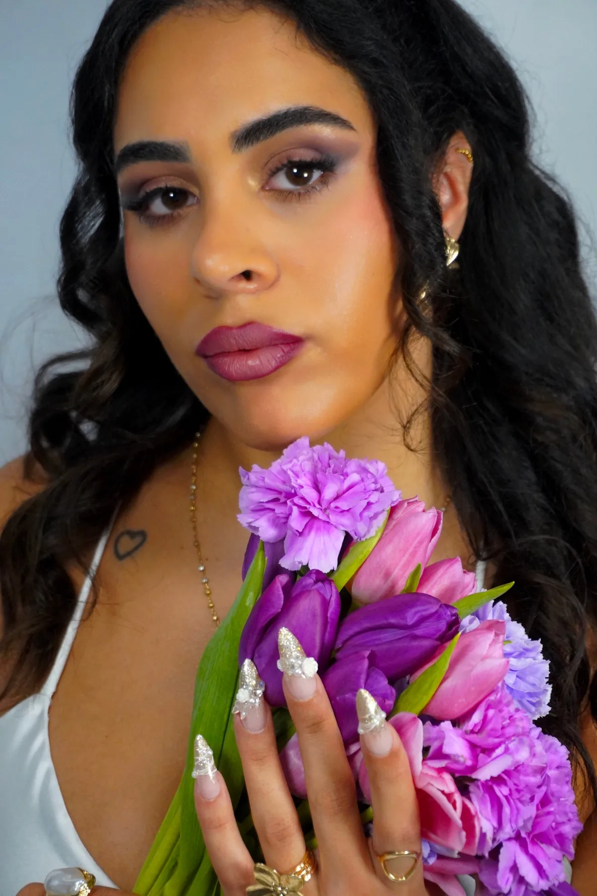 Event-Glam-Look mit betonten Augen und glänzendem Haar